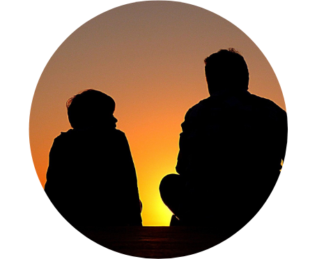 padre e hijo en puesta de sol