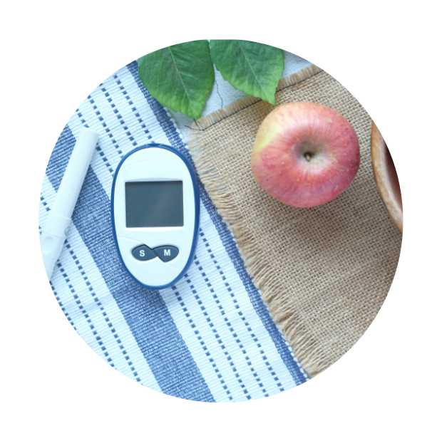 manzana y glucómetro