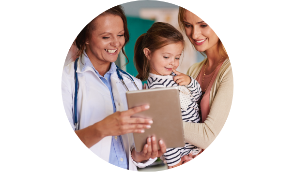 mujer niña y doctora