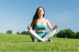 mujer meditando