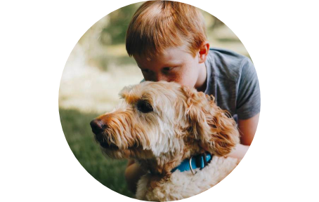 niño y perro