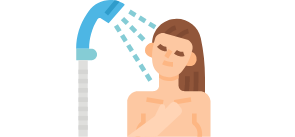 mujer bañándose