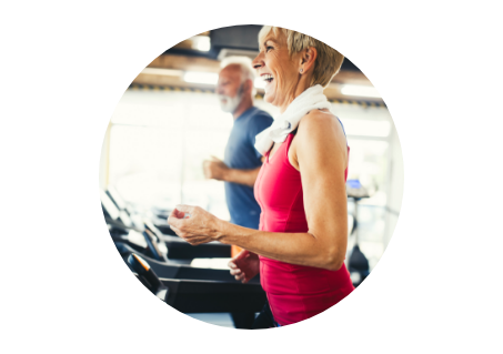 personas de la tercera edad haciendo ejercicio