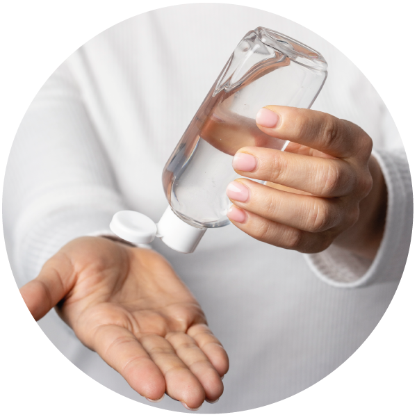 Limpieza de manos del paciente con solución hidro-alcohólica.